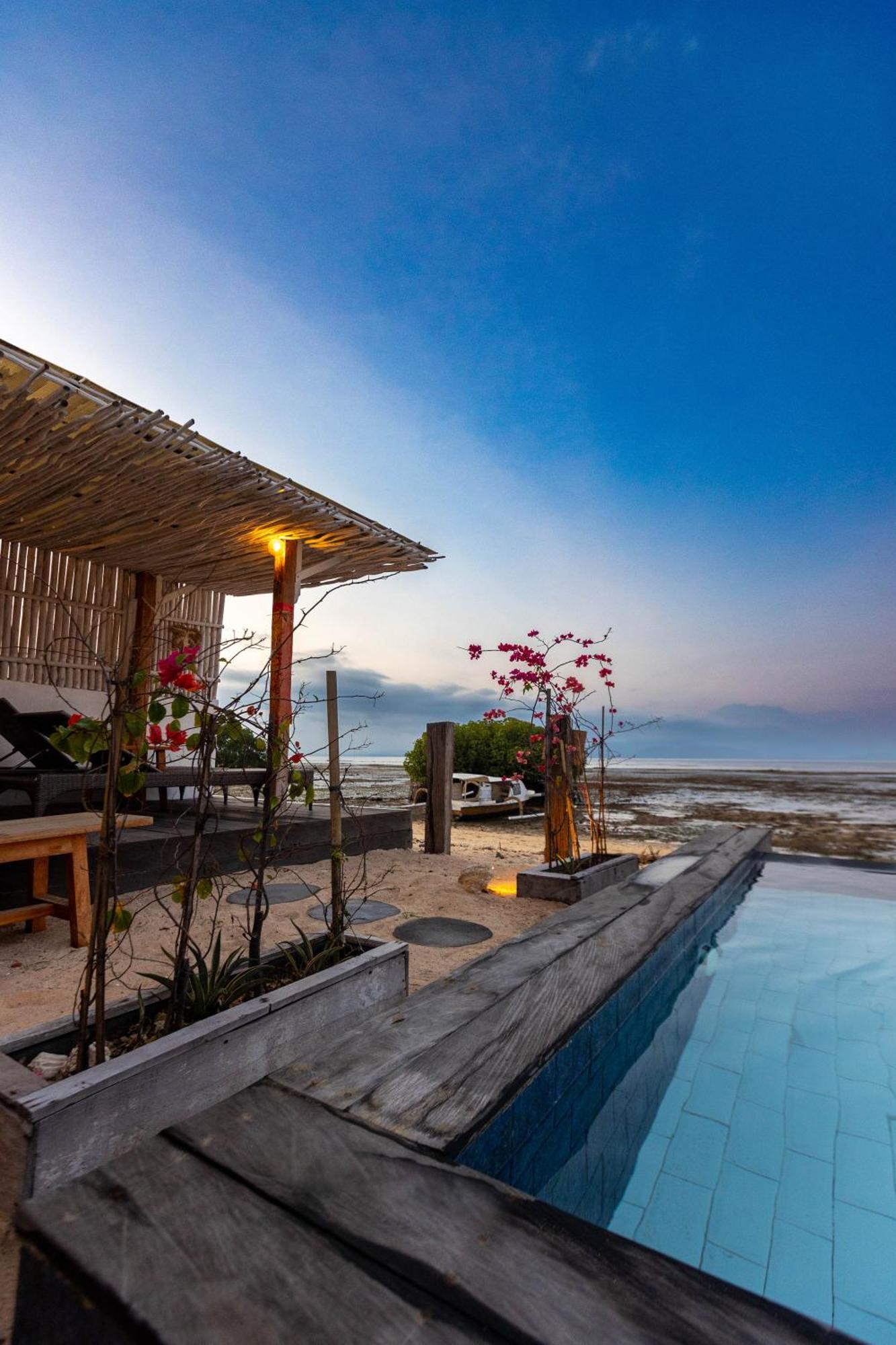 Koral 3 Bedrooms Beachfront Lembongan Villa *