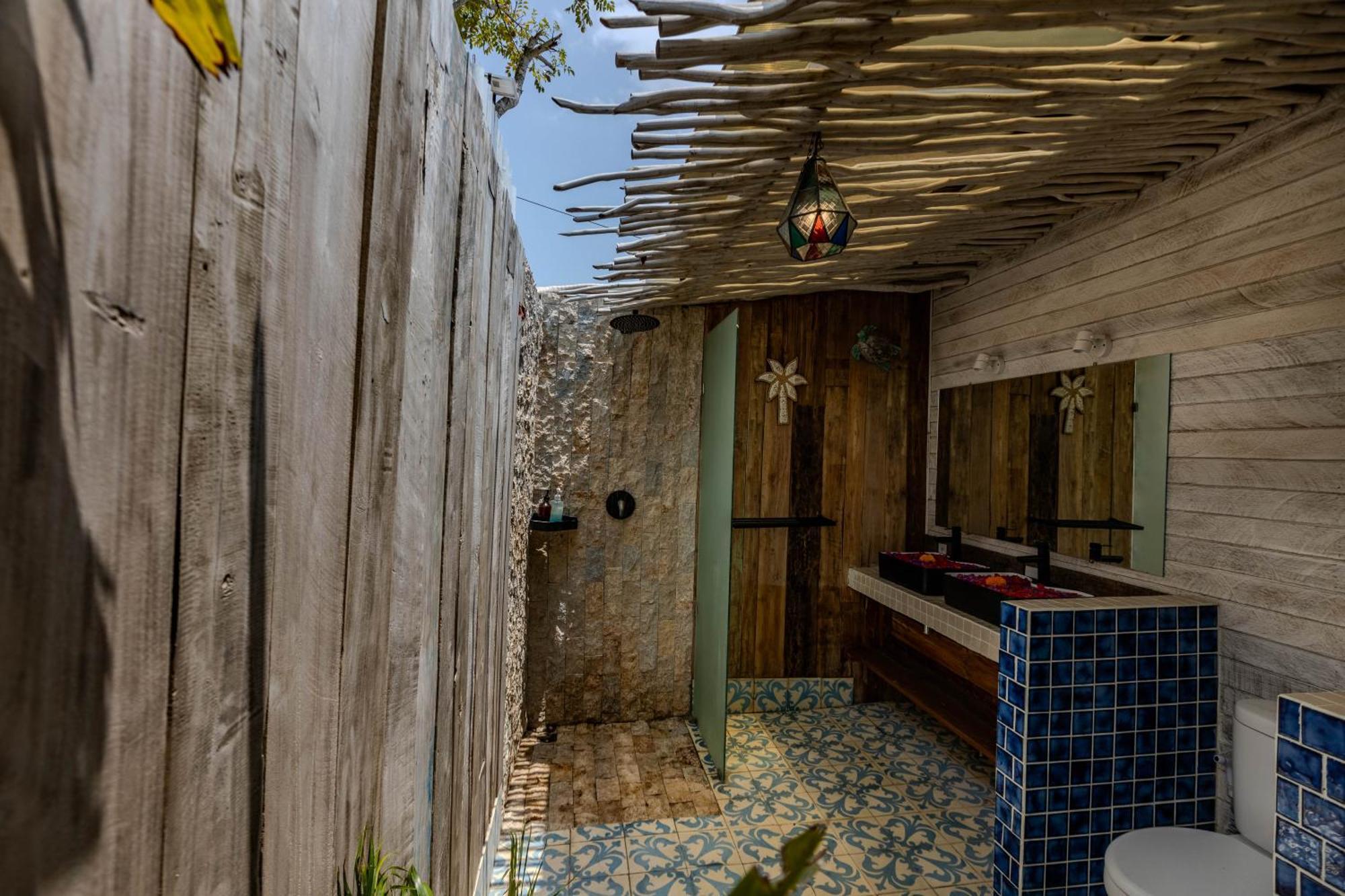 Koral 3 Bedrooms Beachfront Lembongan *