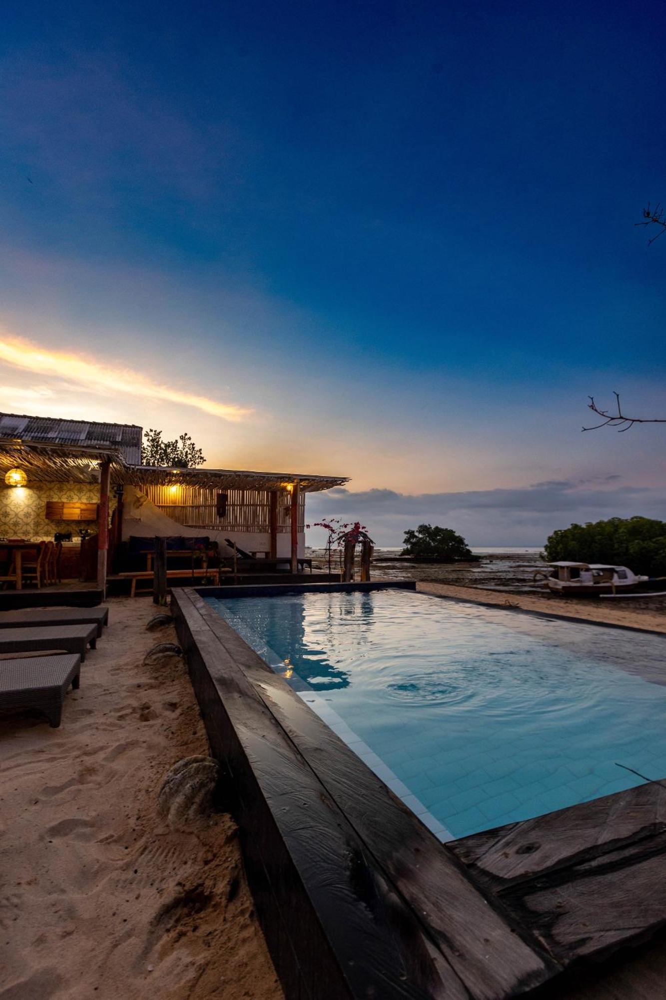 Koral 3 Bedrooms Beachfront Lembongan Villa *