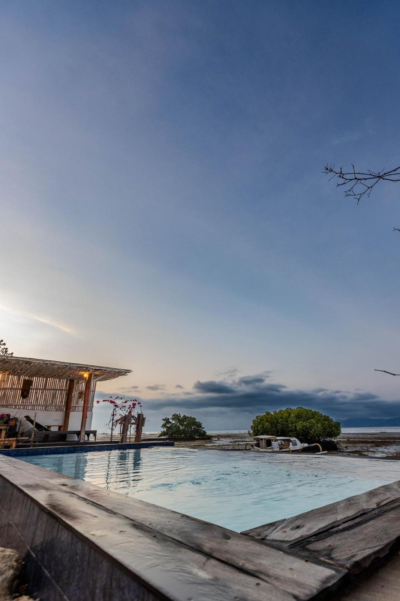 Koral 3 Bedrooms Beachfront Lembongan Villa