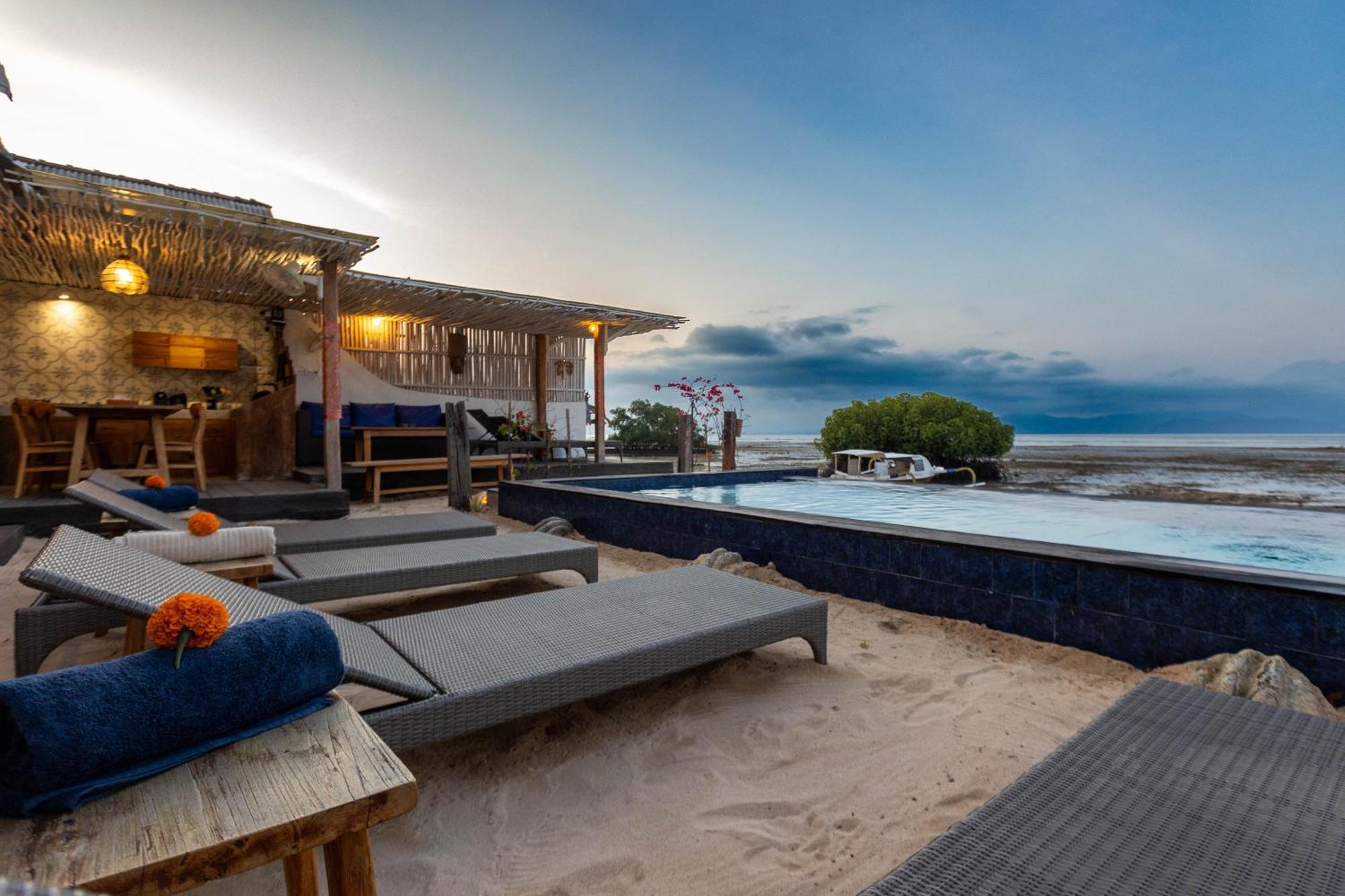 Koral 3 Bedrooms Beachfront Lembongan Villa Toyapakeh