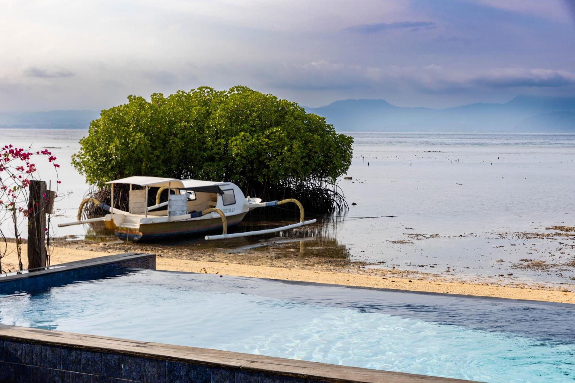 Koral 3 Bedrooms Beachfront Lembongan Villa