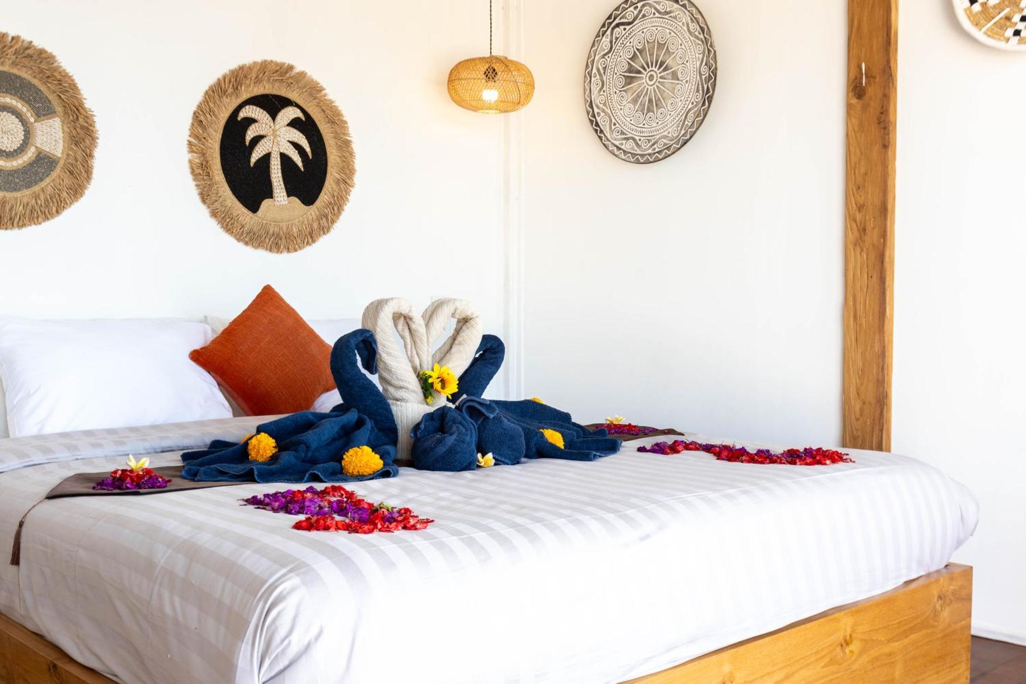 Koral 3 Bedrooms Beachfront Lembongan Villa Toyapakeh